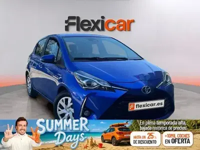 Usado Toyota Yaris Hybrid Active 100 CV (73 kW) 2019 Azul