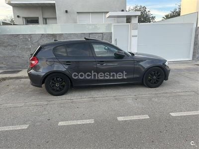 Usado BMW 118 Sport Line 143 CV (105 kW) 2010 Gris / plata Utilitario