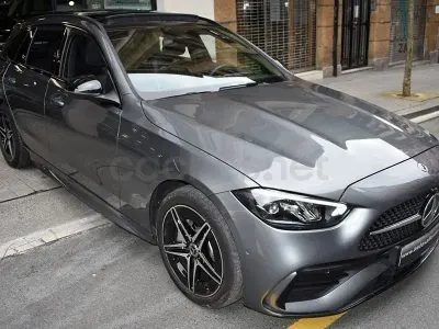 Usado Mercedes C300 265 CV (194 kW) 2024 Gris / plata Familiar