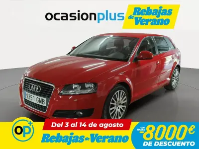 Usado Audi A3 Ambiente 125 CV (91 kW) 2009 Rojo Utilitario