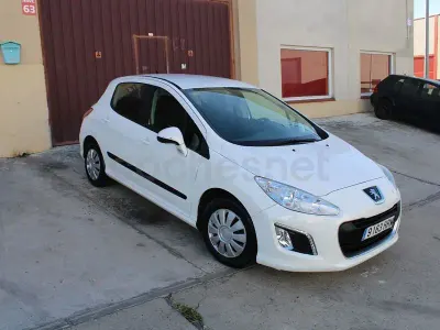 Usado Peugeot 308 Access 98 CV (72 kW) 2013 Blanco Berlina