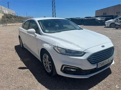 Usado Ford Mondeo Titanium 165 CV (121 kW) 2019 Blanco Berlina