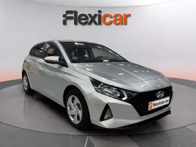 Usado Hyundai i20 84 CV (61 kW) 2021 Gris Utilitario