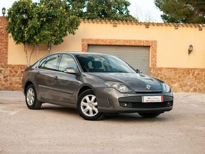 Usado Renault Laguna III Expression 131 CV (96 kW) 2010 Gris / plata Berlina