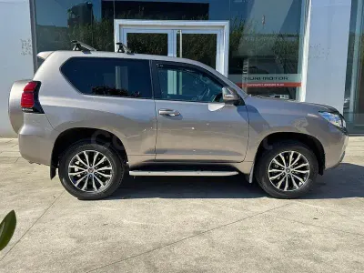 Begagnad Toyota Land Cruiser 204 HK (150 kW) 2021 Grå SUV