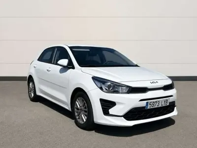 Usado Kia Rio 101 CV (74 kW) 2022 Blanco Berlina