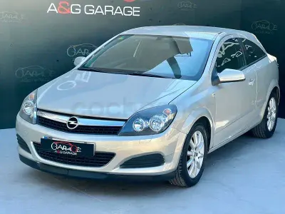 Usado Opel Astra GTC Cosmo 100 CV (73 kW) 2007 Gris / plata Berlina