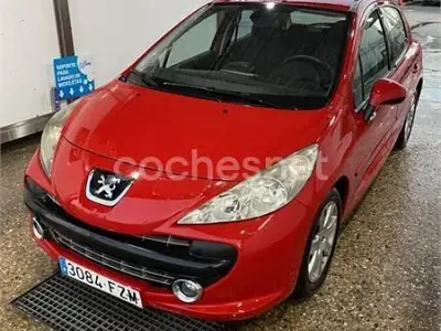 Begagnad Peugeot 207 Premium 90 HK (66 kW) 2008 Röd Sedan