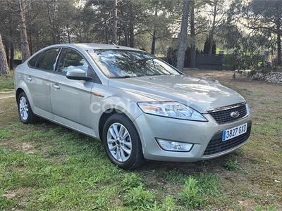 Usado Ford Mondeo Trend 140 CV (102 kW) 2010 Gris / plata Berlina