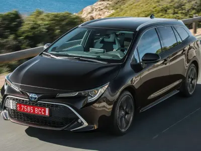 Usado Toyota Corolla Active 122 CV (89 kW) 2021 Negro Familiar