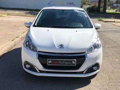 Blanco Usado 2019 Peugeot 208 Allure Utilitario | 8999 € (Precio justo)