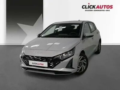 Usado Hyundai i20 101 CV (74 kW) 2025 Gris Utilitario