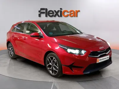 Usado Kia Ceed Style 100 CV (73 kW) 2023 Rojo Utilitario