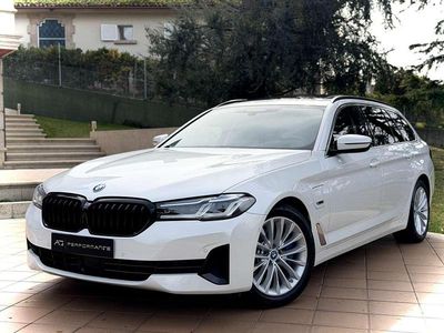 Usado BMW 530e Comfort Edition 292 CV (214 kW) 2022 Blanco Familiar