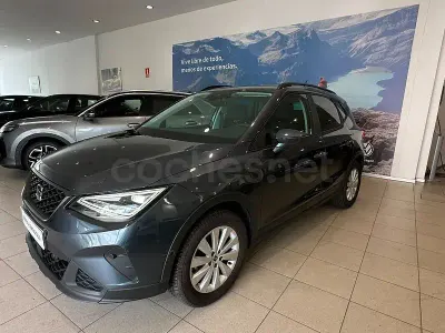 Usado Seat Arona Style 110 CV (80 kW) 2023 Gris / plata SUV