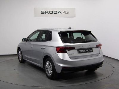 Usado Skoda Fabia Active 80 CV (58 kW) 2022 Gris plata Utilitario