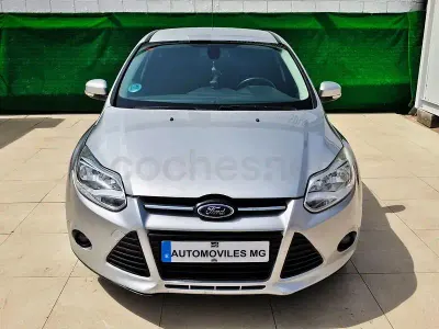 Usado Ford Focus Trend 100 CV (73 kW) 2012 Gris / plata Berlina