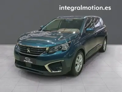 Usado Peugeot 5008 Active 130 CV (95 kW) 2018 Azul SUV
