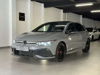 Usado VW Golf VIII GTI 300 CV (220 kW) 2022 Gris Utilitario
