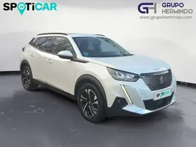 Używany Peugeot 2008 Allure 130 KM (95 kW) 2021 Biały SUV