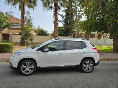 Usado Peugeot 2008 Allure 120 CV (88 kW) 2016 Blanco SUV