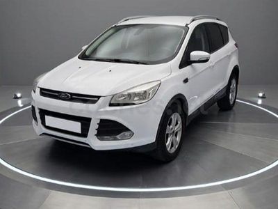 Usado Ford Kuga Trend 120 HP (88 kW) 2015 Branco SUV