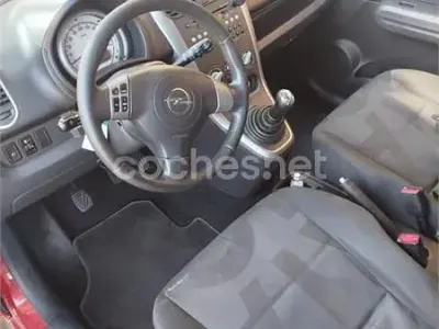 Usado Opel Agila Enjoy 86 CV (63 kW) 2008 Rojo Utilitario