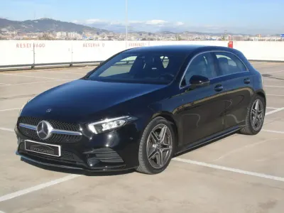 Usado Mercedes A180 116 CV (85 kW) 2022 Negro Utilitario