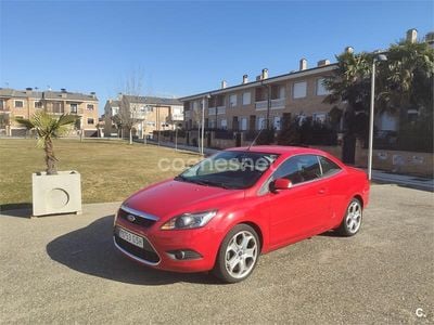 Usado Ford Focus Cabriolet Titanium 136 CV (100 kW) 2009 Rojo Descapotable