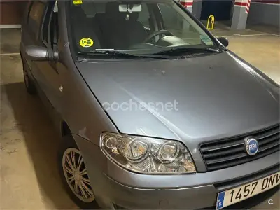 Usado Fiat Punto Dynamic 60 CV (44 kW) 2005 Gris / plata Utilitario