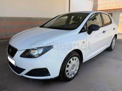 Usado Seat Ibiza Copa 90 CV (66 kW) 2011 Blanco Berlina