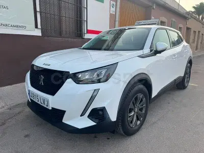 Usado Peugeot 2008 Active 110 CV (80 kW) 2021 Blanco SUV