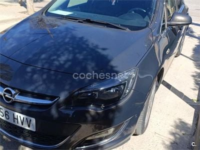 Usado Opel Astra Selective 140 CV (102 kW) 2014 Gris / plata Berlina