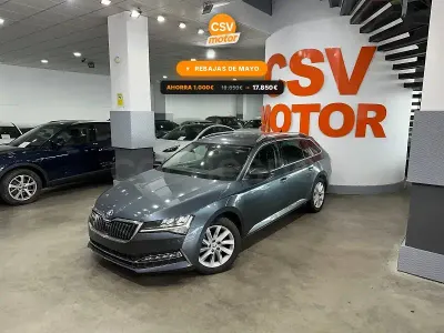 Usado Skoda Superb Ambition 218 CV (160 kW) 2020 Gris / plata Berlina