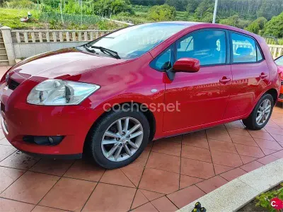 Usado Toyota Auris Luna 90 CV (66 kW) 2008 Rojo Utilitario