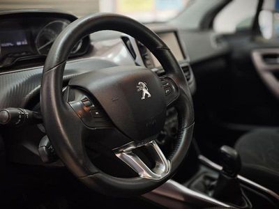 Usado Peugeot 2008 Active 92 CV (67 kW) 2014 Blanco SUV