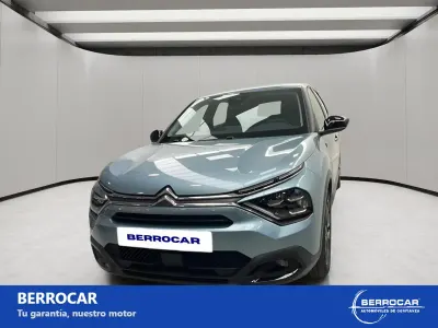 Begagnad Citroën e-C4 Feel 100 kW (137 HK) 2024 Blå Sedan