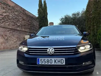 Usado VW Passat Sportline 150 CV (110 kW) 2018 Azul Berlina