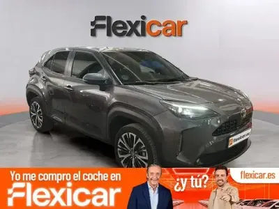 Usado Toyota Yaris Active 116 CV (85 kW) 2024 Gris Utilitario