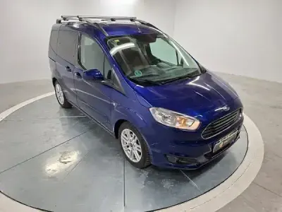 Begagnad Ford Tourneo Courier Trend 100 HK (73 kW) 2018 Blå Minibuss