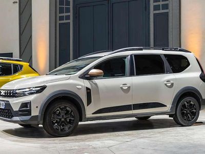 Usado Dacia Jogger Extreme 110 CV (80 kW) 2022 Naranja Monovolumen