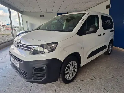 Usado Citroën Berlingo Live 102 CV (75 kW) 2021 Blanco Monovolumen