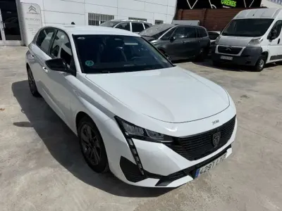 Usado Peugeot 308 Active 131 CV (96 kW) 2022 Blanco Berlina