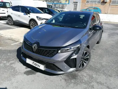 Usado Renault Clio V Techno 90 CV (66 kW) 2023 Gris / plata Berlina
