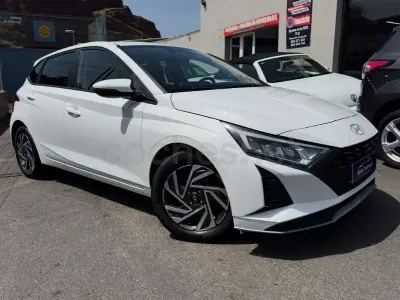 Usado Hyundai i20 79 CV (58 kW) 2024 Blanco Utilitario