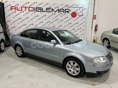 Usado VW Passat Highline 130 CV (95 kW) 2003 Gris / plata Berlina