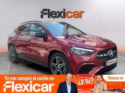Usado Mercedes GLA200 150 CV (110 kW) 2025 Rojo SUV