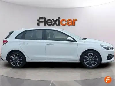 Usado Hyundai i30 110 CV (80 kW) 2021 Blanco