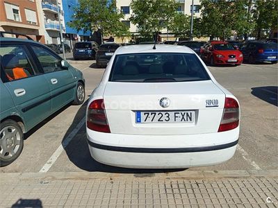 Usado Skoda Superb 115 CV (84 kW) 2007 Blanco Berlina