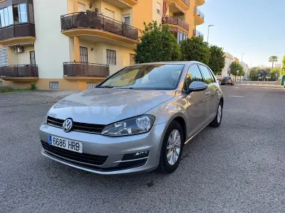 Usado VW Golf VII Edition 105 HP (77 kW) 2014 Bege Sedan
